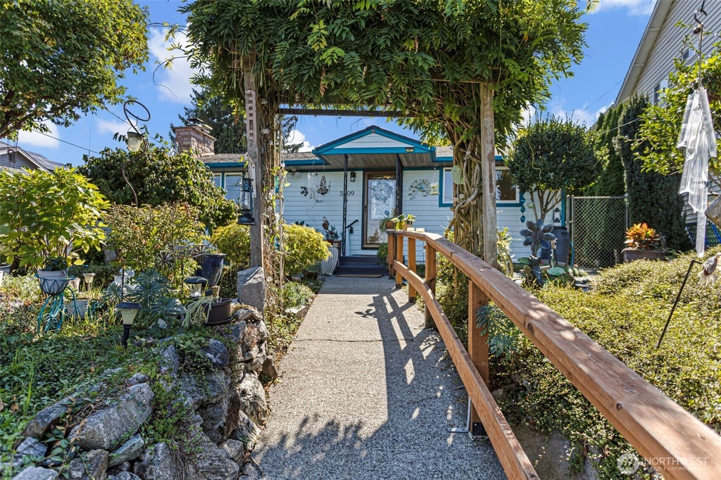 Photo of 3809 S Trenton Street, Seattle, WA 98118 (MLS # 2585148)