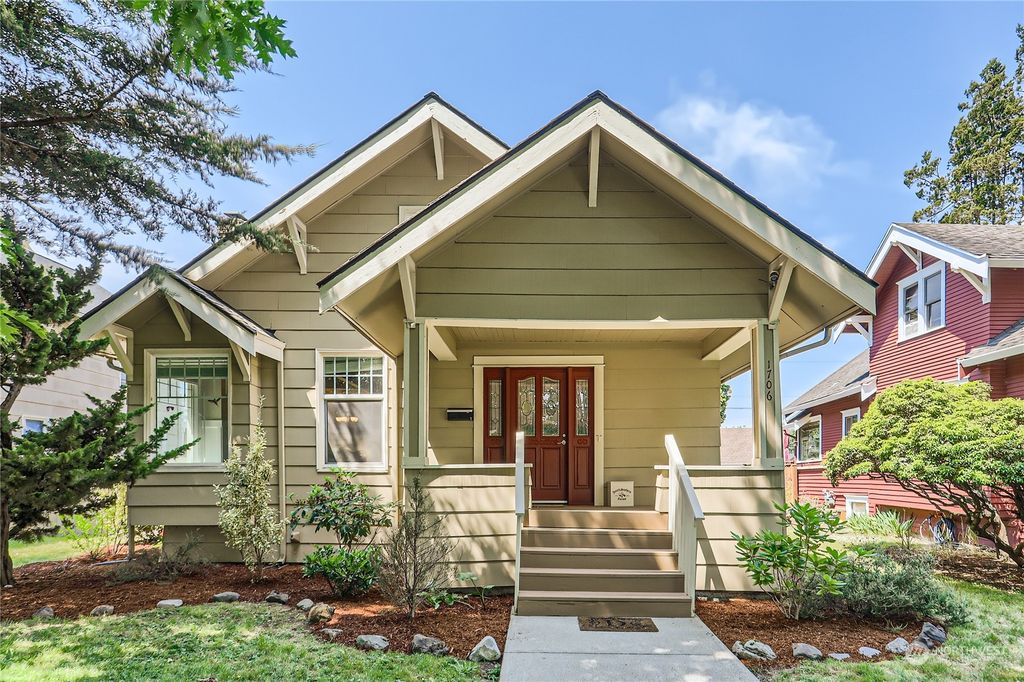 Photo of 1706 Virginia Avenue, Everett, WA 98201 (MLS # 2137078)