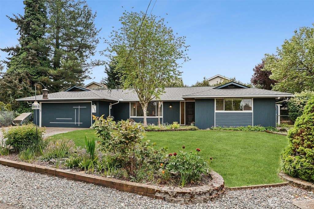 Photo of 2528 130th Street SE, Everett, WA 98208 (MLS # 2522807)