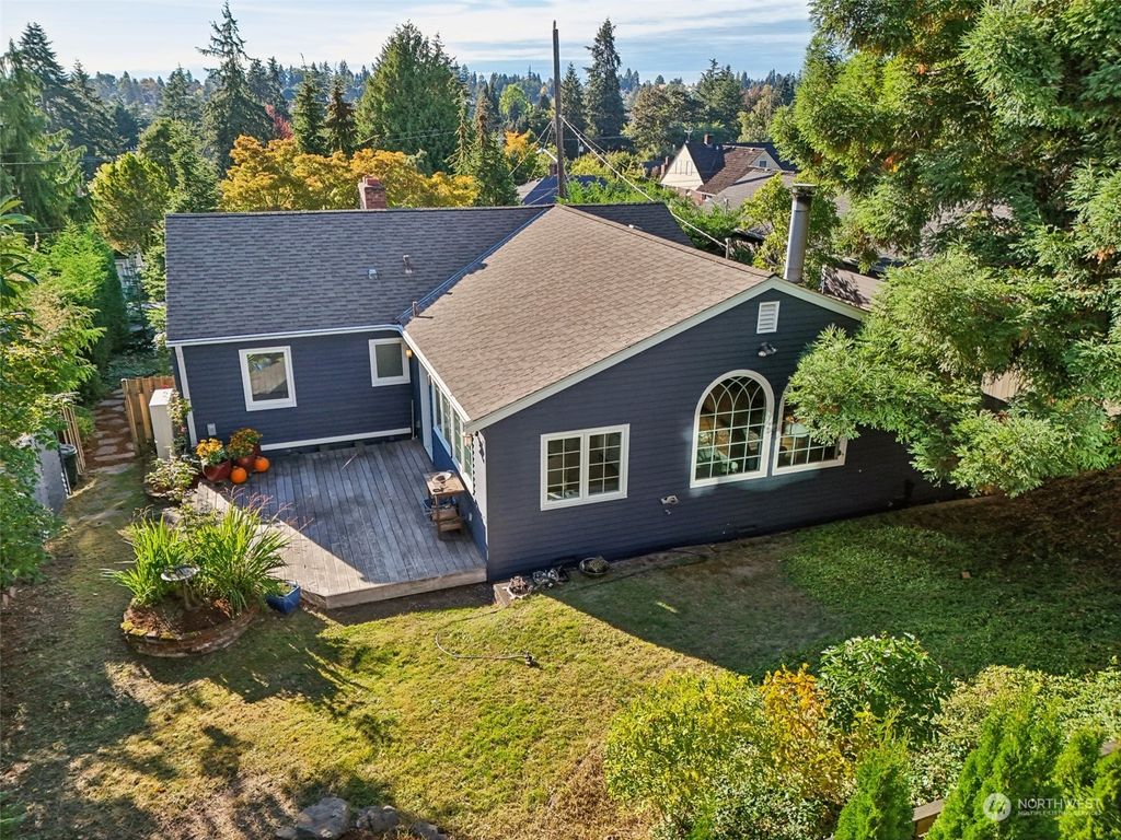 Photo of 6520 47th Avenue NE, Seattle, WA 98115 (MLS # 2291426)