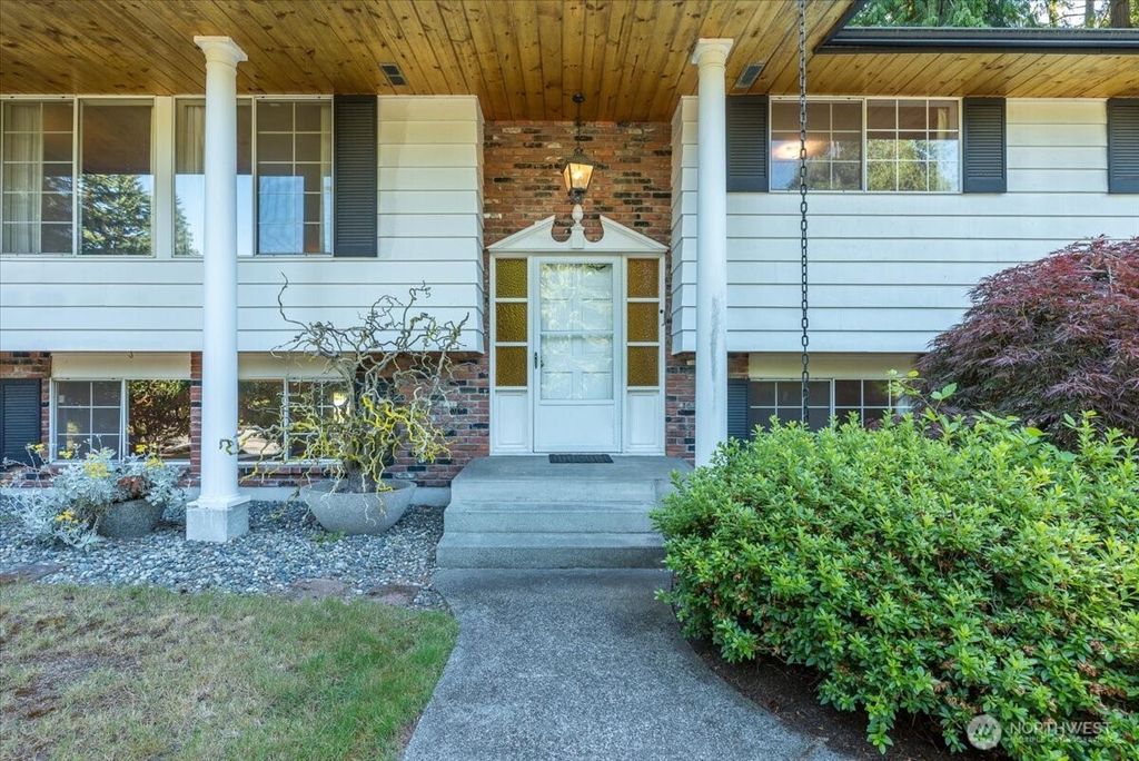 Photo of 5015 Fowler Avenue, Everett, WA 98203 (MLS # 2404174)