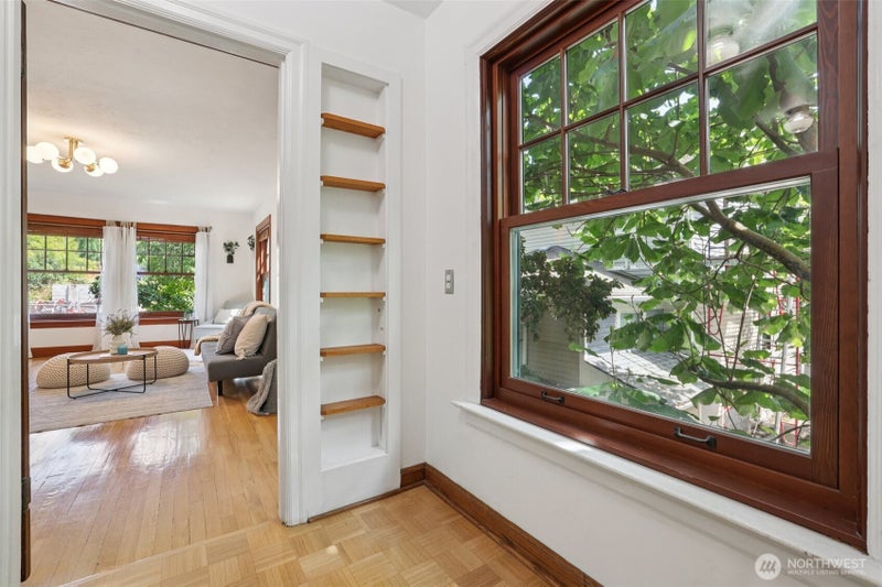 408 Bellevue Avenue E 206