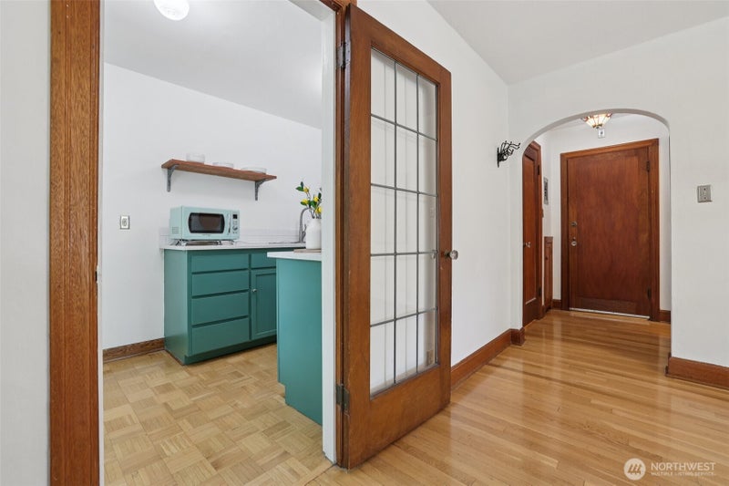 408 Bellevue Avenue E 206