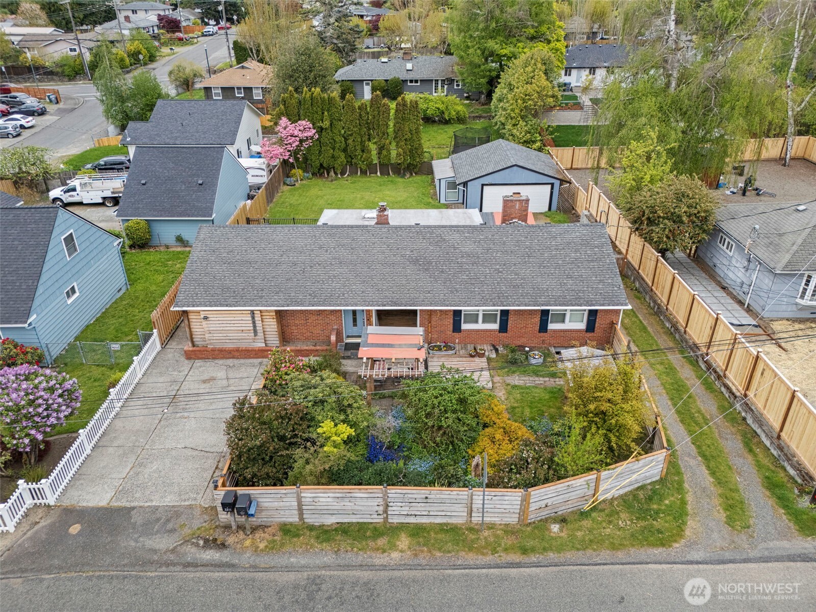 3311 Heather Place W