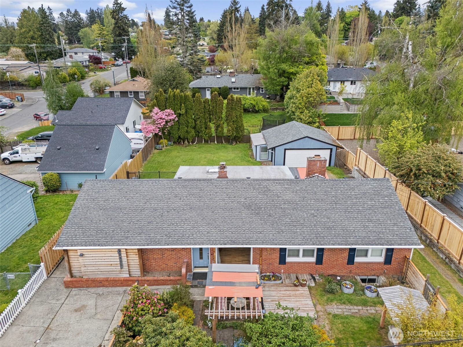 3311 Heather Place W