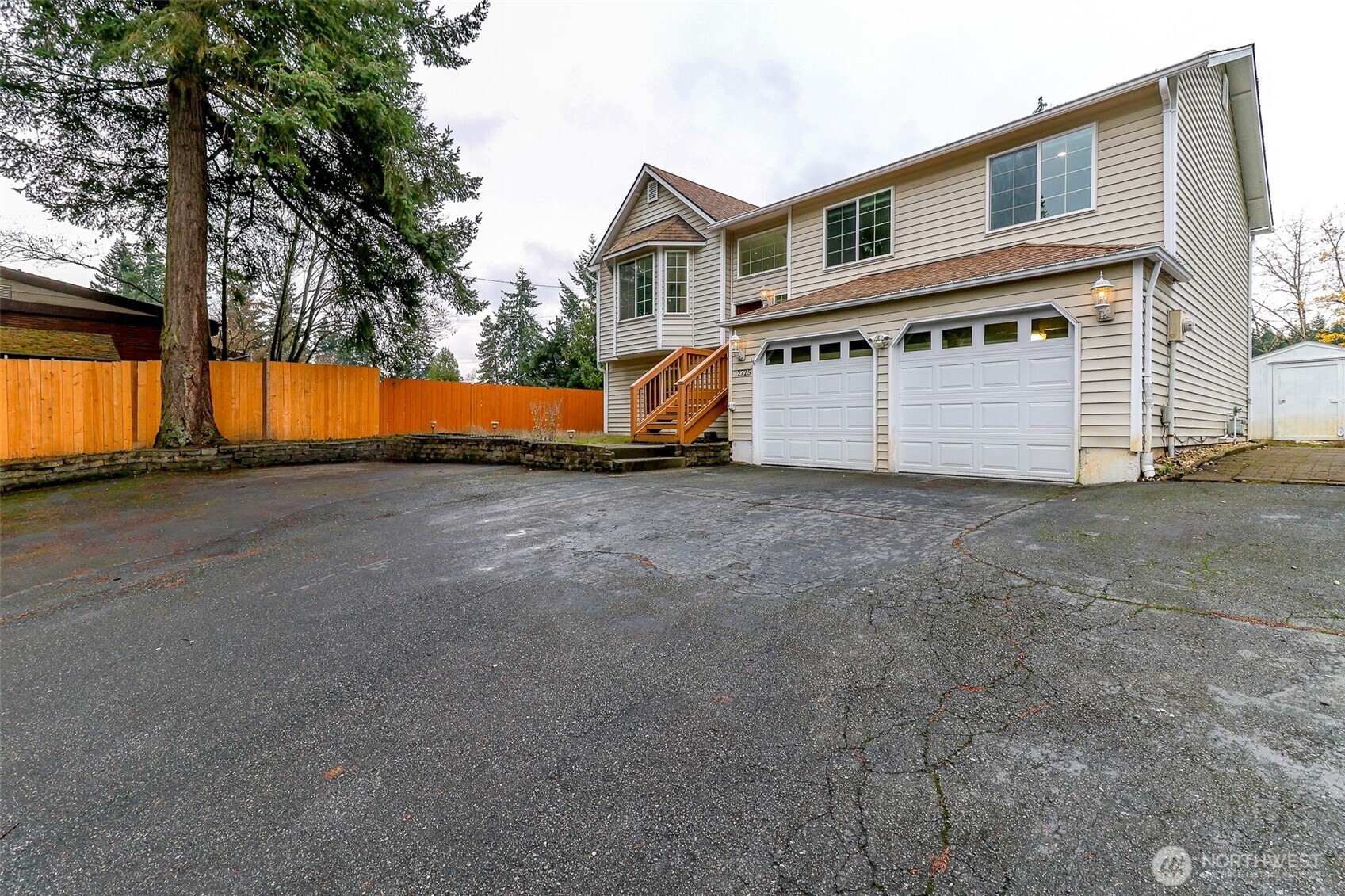 12725 Roosevelt Way NE