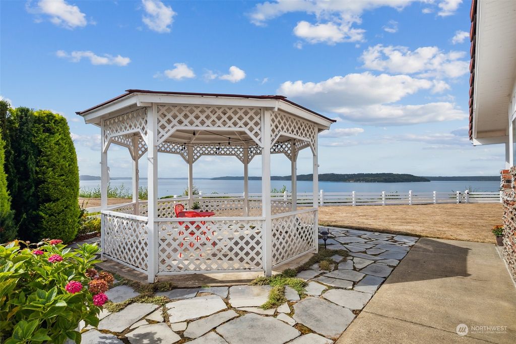 Photo of 24517 8th Avenue S, Des Moines, WA 98198 (MLS # 2160350)