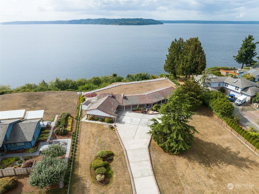 Photo of 24517 8th Avenue S, Des Moines, WA 98198 (MLS # 2160350)