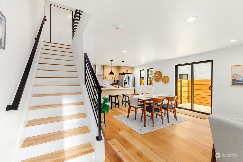 Photo of 131 29th Avenue E #2, Seattle, WA 98112 (MLS # 2129033)