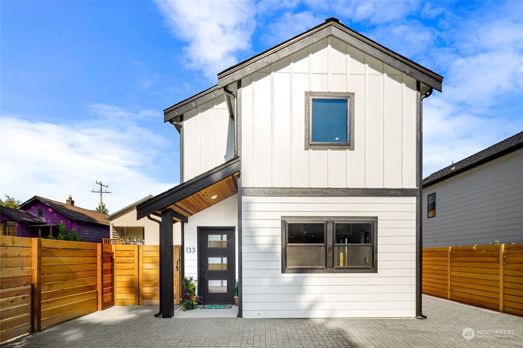 Photo of 131 29th Avenue E #2, Seattle, WA 98112 (MLS # 2129033)