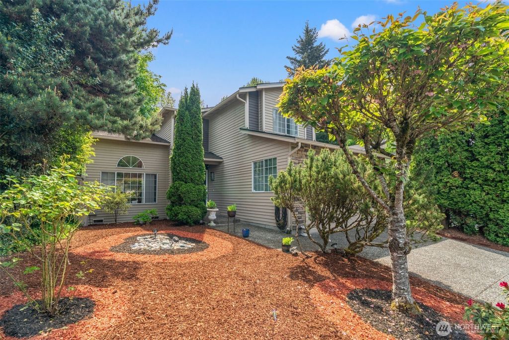 Photo of 12737 NE 97th Place, Kirkland, WA 98033 (MLS # 2506383)