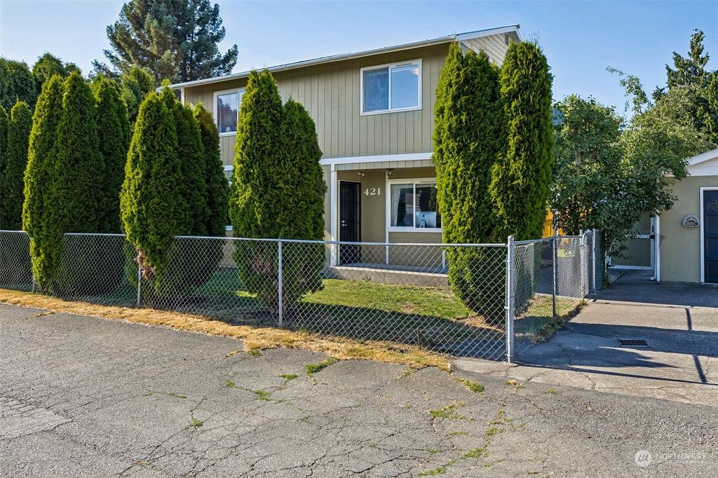 Photo of 421 2nd Avenue SE, Pacific, WA 98047 (MLS # 2328229)