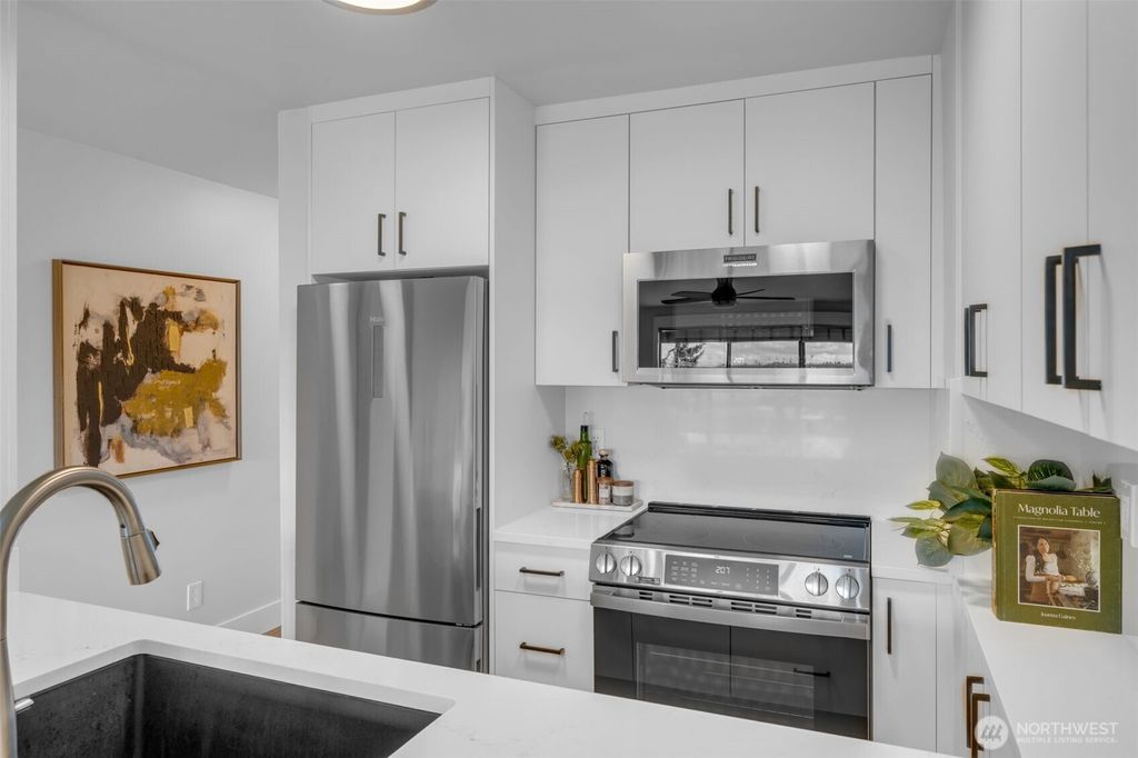 Photo of 3401 Wallingford Avenue N #405, Seattle, WA 98103 (MLS # 2440087)