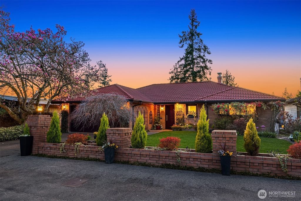 Photo of 12715 Palatine Avenue N, Seattle, WA 98133 (MLS # 2495264)