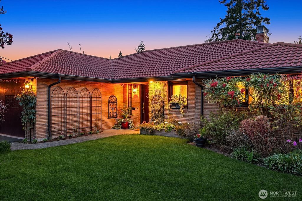 Photo of 12715 Palatine Avenue N, Seattle, WA 98133 (MLS # 2495264)