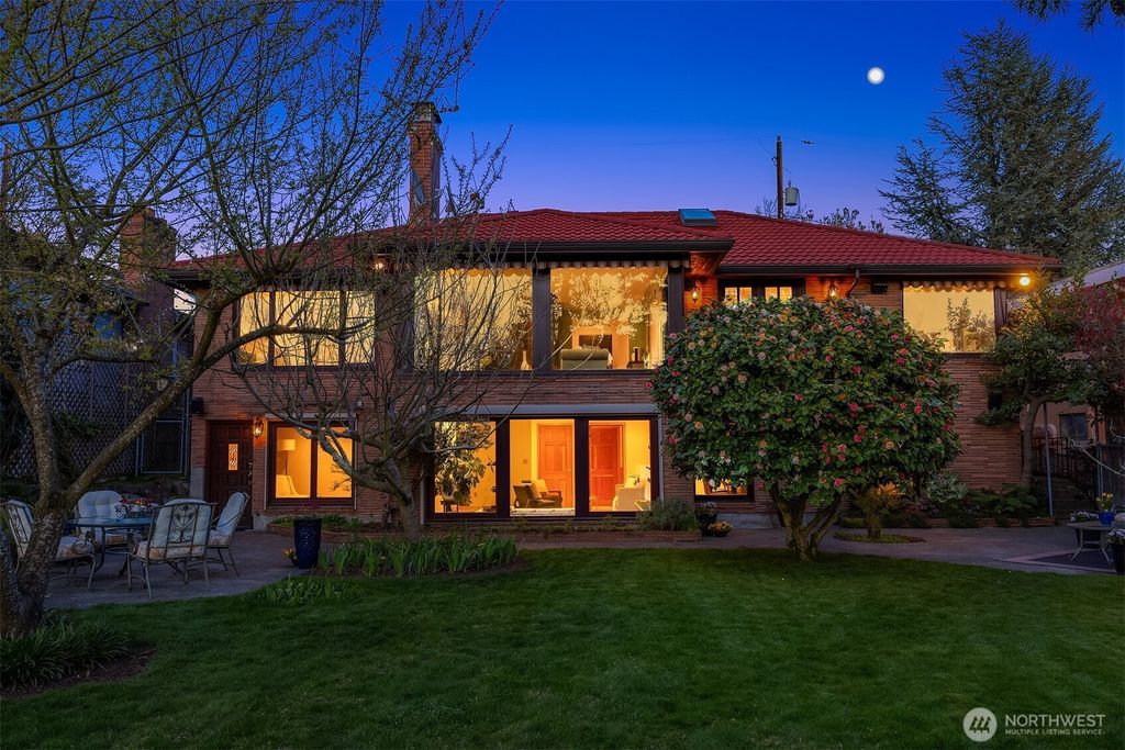 Photo of 12715 Palatine Avenue N, Seattle, WA 98133 (MLS # 2495264)