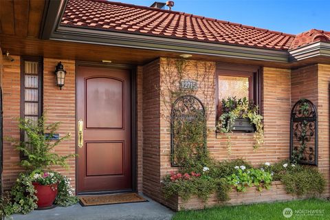 Photo of 12715 Palatine Avenue N, Seattle, WA 98133 (MLS # 2495264)