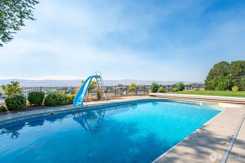 Photo of 225 NE Widmer Drive, Royal City, WA 99357 (MLS # 2563890)