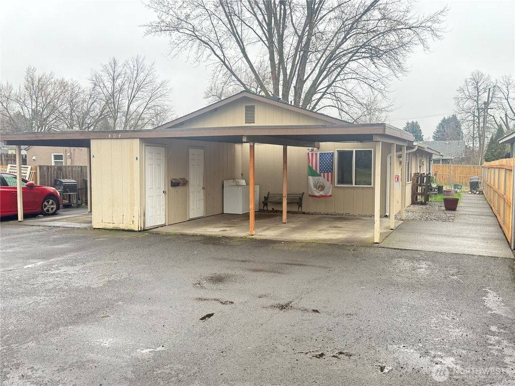 Photo of 404 SE 3rd Street, College Place, WA 99324 (MLS # 2481973)