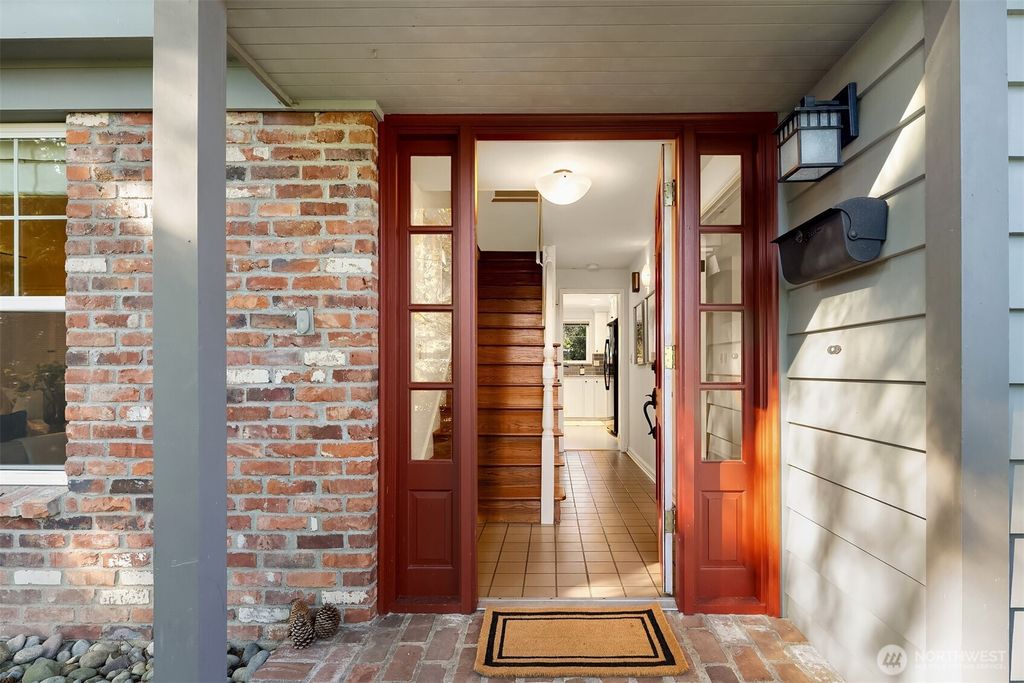 Photo of 4213 91st Avenue SE, Mercer Island, WA 98040 (MLS # 2333171)