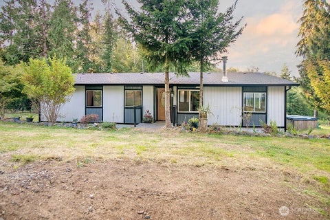 Photo of 2746 S Silver Lake Road, Castle Rock, WA 98611 (MLS # 2584260)