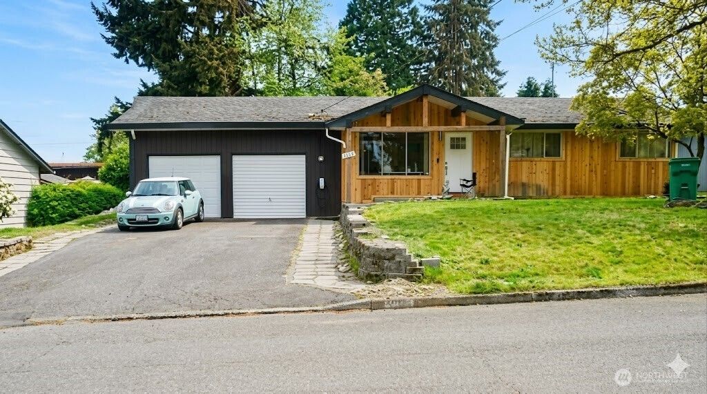 Photo of 2125 Elm Street SE, Auburn, WA 98092 (MLS # 2516364)
