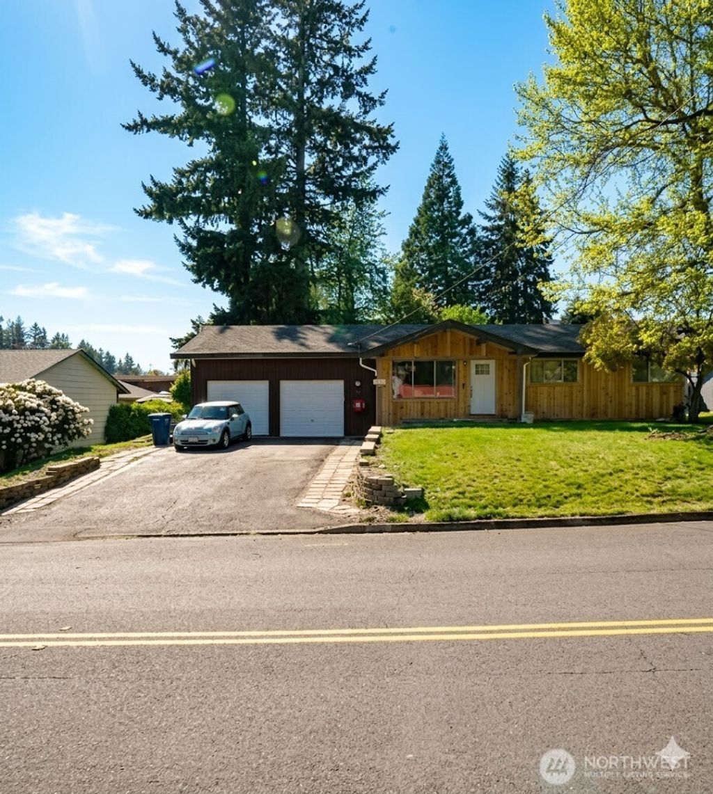 Photo of 2125 Elm Street SE, Auburn, WA 98092 (MLS # 2516364)