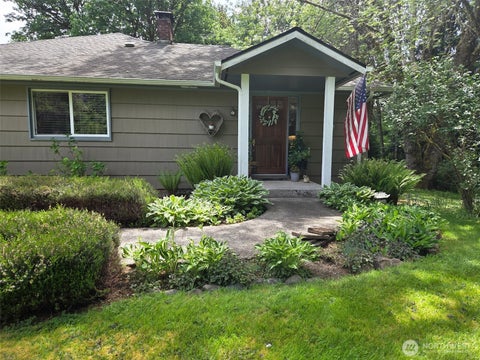 Photo of 98 W Wishkah RD, Aberdeen, WA 98520 (MLS # 2532064)