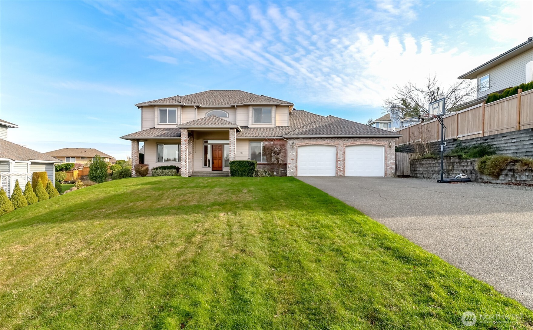 2201 Hillside Drive NE