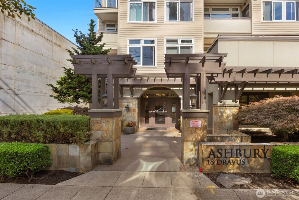 Photo of 18 Dravus Street #210, Seattle, WA 98109 (MLS # 2585880)