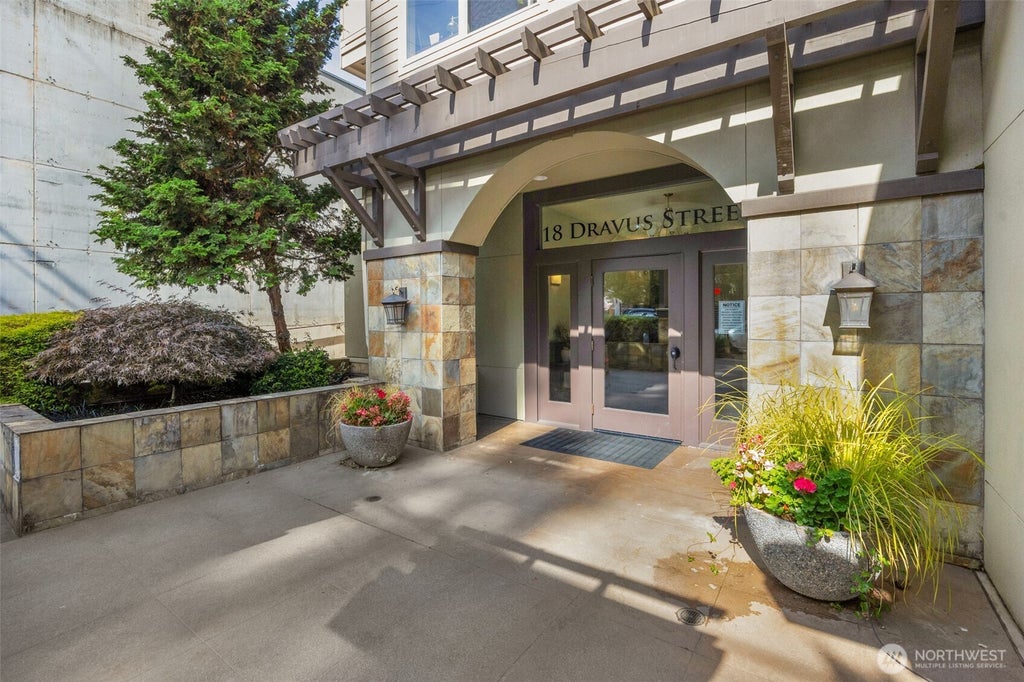 Photo of 18 Dravus Street #210, Seattle, WA 98109 (MLS # 2585880)