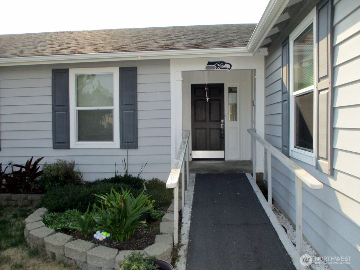 255 Canal Drive NE