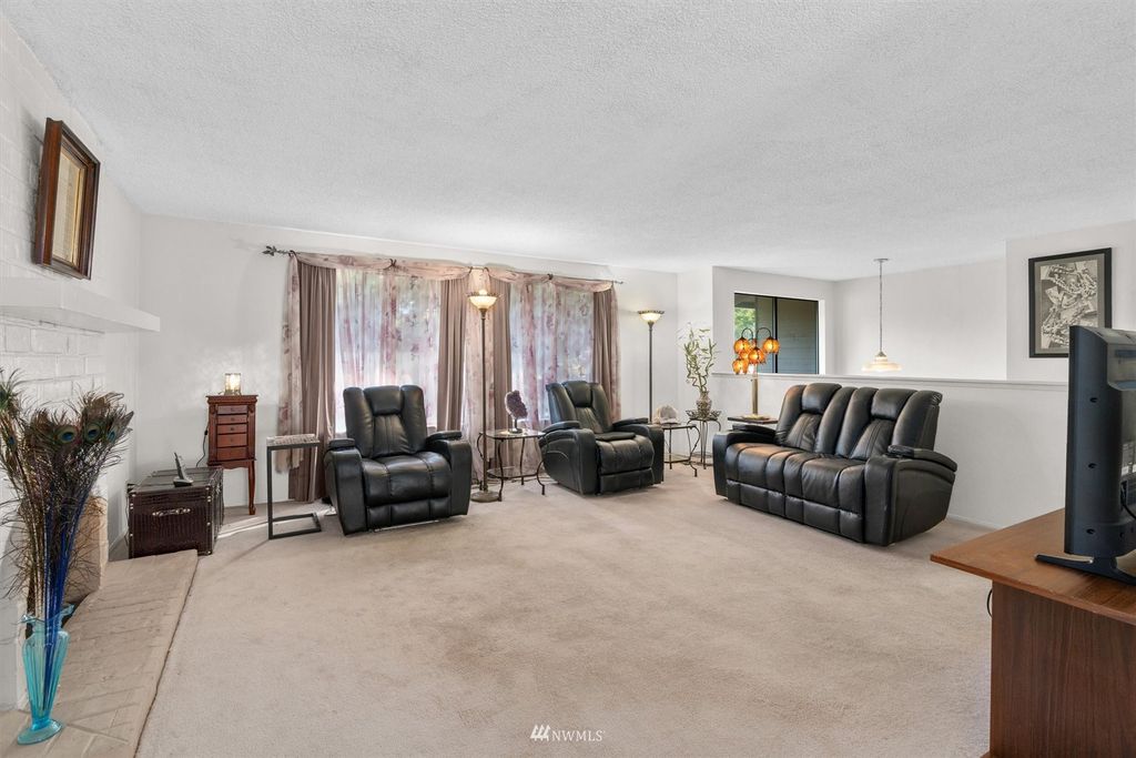 Photo of 10506 NE 151st Street, Bothell, WA 98011 (MLS # 1962671)