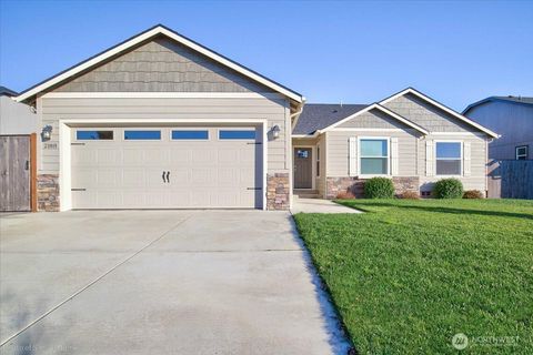 Photo of 1352 Lillian Ave, Walla Walla, WA 99362 (MLS # 2385926)