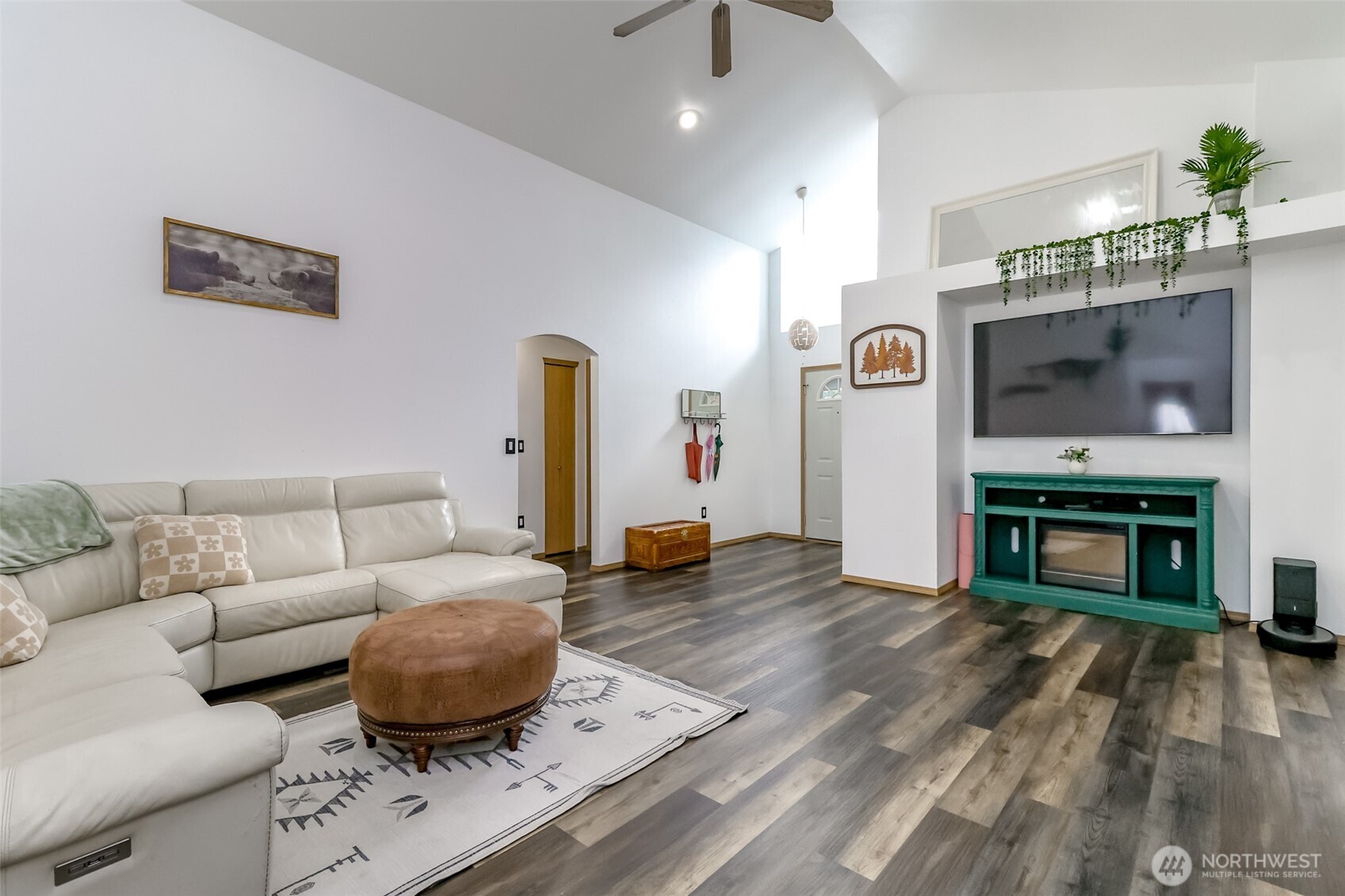 774 Carriage Court Drive W