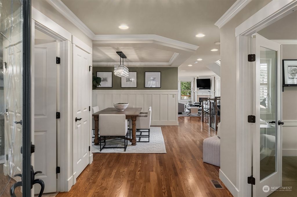 Photo of 925 State Street S, Kirkland, WA 98033 (MLS # 2241349)