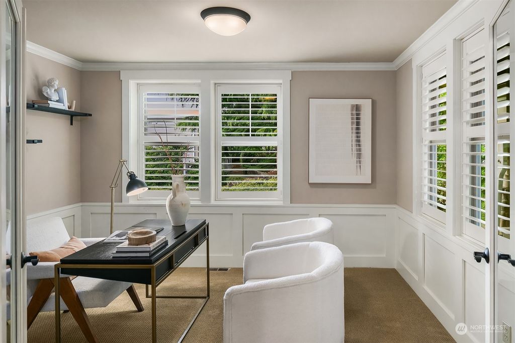 Photo of 925 State Street S, Kirkland, WA 98033 (MLS # 2241349)