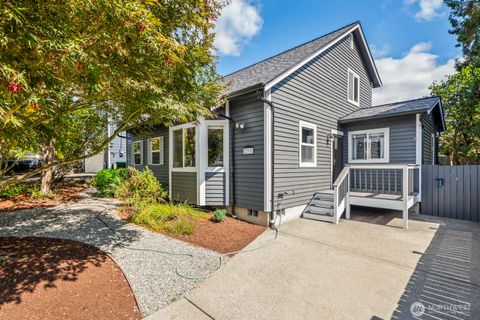 Photo of 12332 40th Avenue NE, Seattle, WA 98125 (MLS # 2423137)