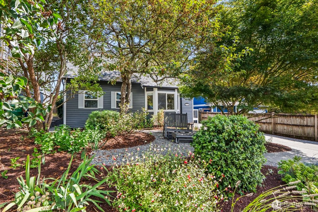 Photo of 12332 40th Avenue NE, Seattle, WA 98125 (MLS # 2423137)