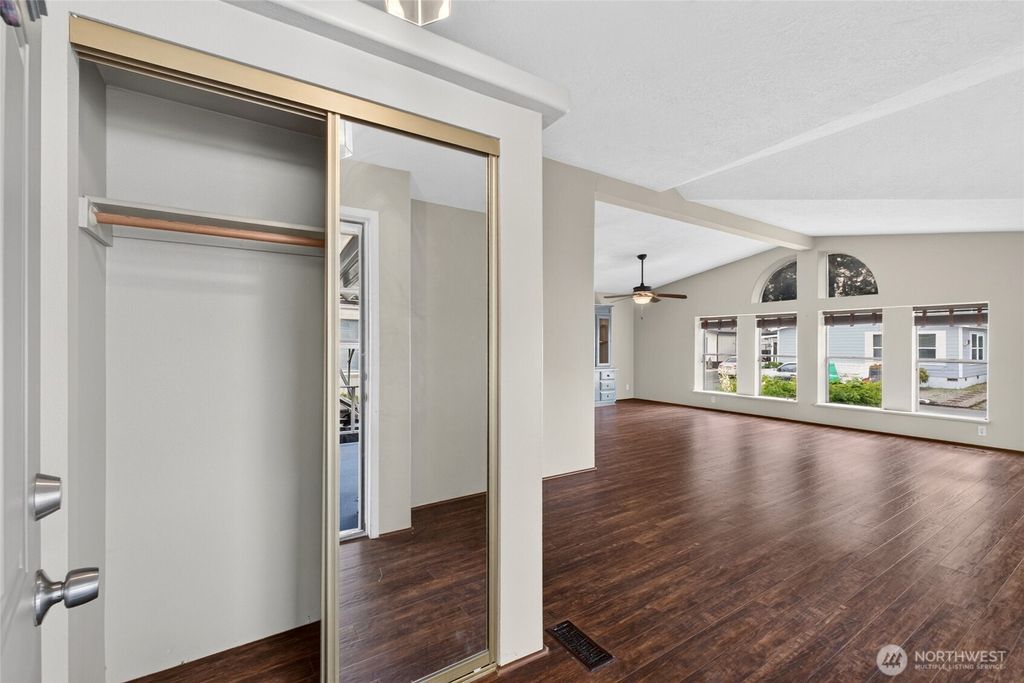 Photo of 819 Mountain Villa Loop, Enumclaw, WA 98022 (MLS # 2548860)
