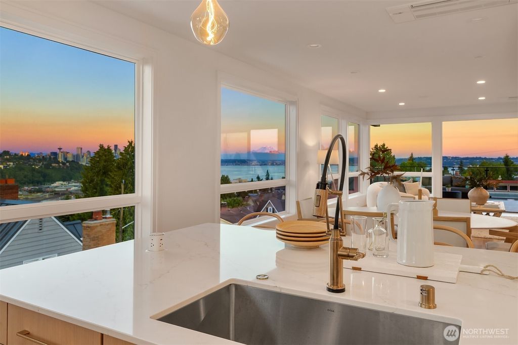 Photo of 2630 W Lynn Street, Seattle, WA 98199 (MLS # 2437850)