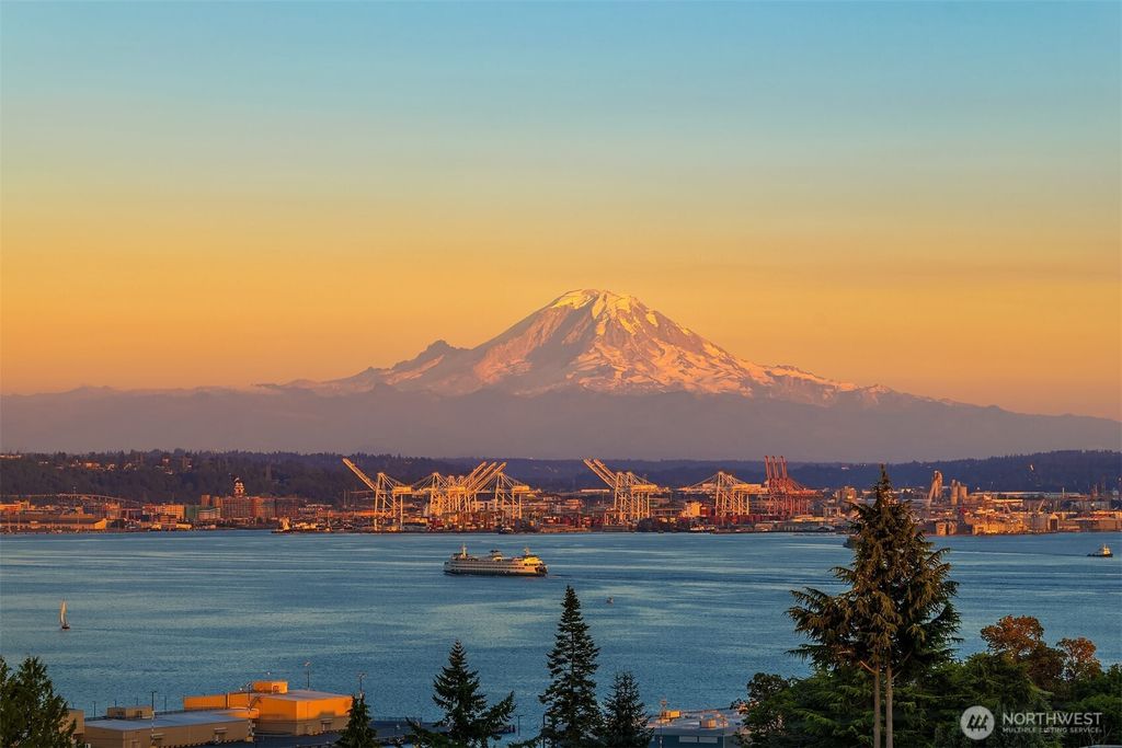 Photo of 2630 W Lynn Street, Seattle, WA 98199 (MLS # 2437850)