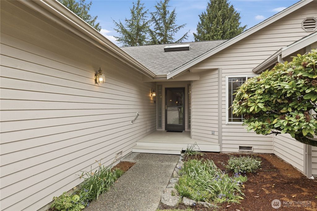 Photo of 824 151st Place SW, Lynnwood, WA 98087 (MLS # 2506545)