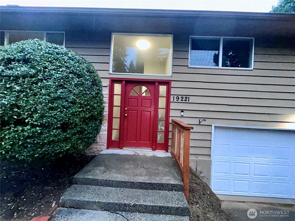 Photo of 19221 100th Avenue NE, Bothell, WA 98011 (MLS # 2476956)