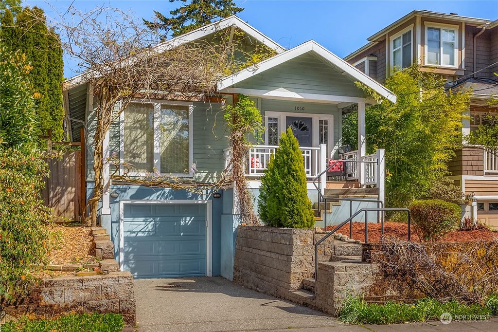 Photo of 1010 31st Avenue E, Seattle, WA 98112 (MLS # 2208494)