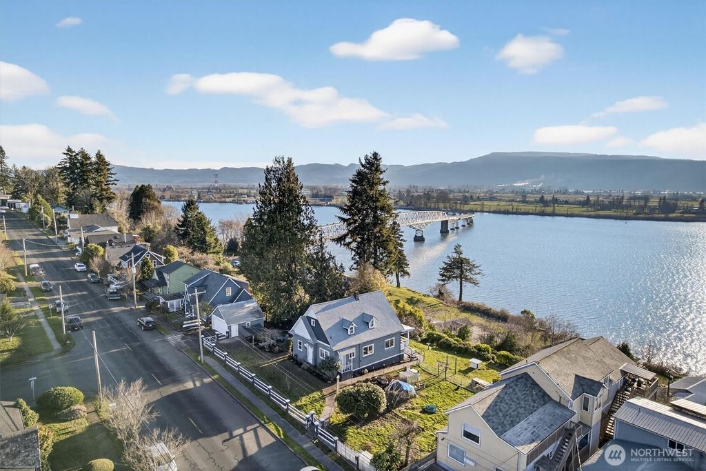 Photo of 290 Columbia Street, Cathlamet, WA 98612 (MLS # 2472097)
