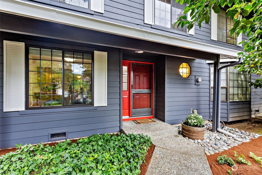 Photo of 8525 139th Avenue NE, Redmond, WA 98052 (MLS # 2145023)