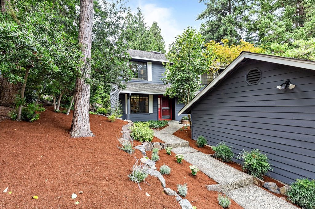 Photo of 8525 139th Avenue NE, Redmond, WA 98052 (MLS # 2145023)