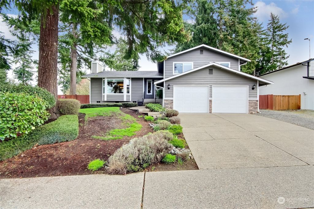 Photo of 35216 19th Avenue SW, Federal Way, WA 98023 (MLS # 2051774)