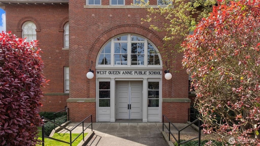 Photo of 1401 5th Avenue W #402, Seattle, WA 98119 (MLS # 2512775)
